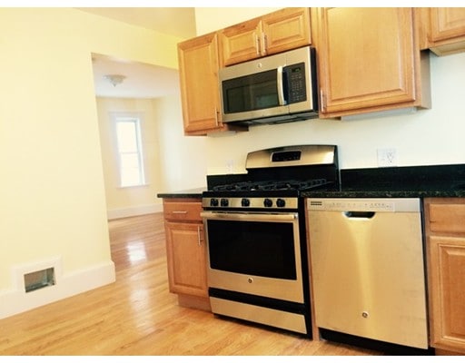 28 Melbourne St unit 1, Dorchester Center, MA 02124 - photo 1