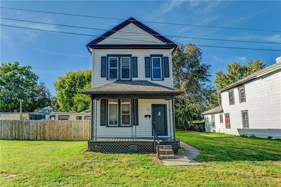 1526 Savannah Ave, Saint Joseph, MO 64505 - photo 1