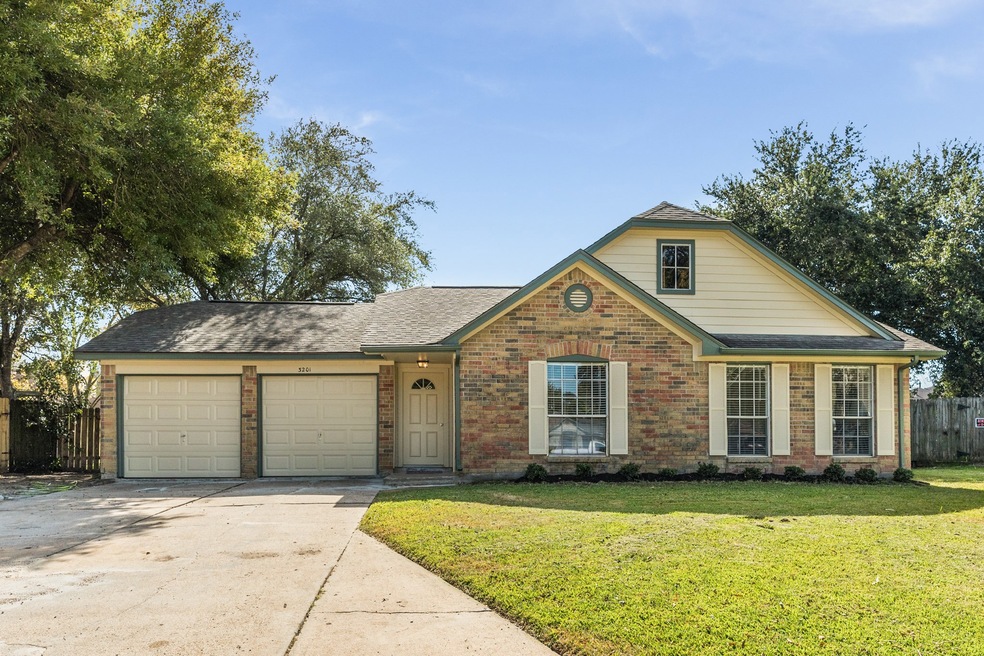 3201 Fox Run Dr, Alvin, TX 77511 - photo 1