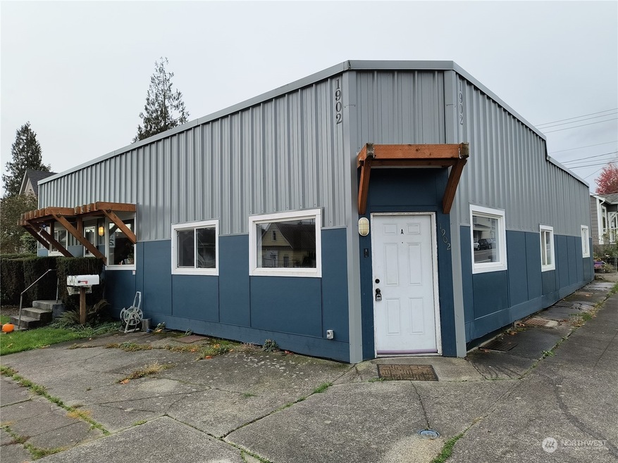 1902 Rockefeller Ave, Everett, WA 98201 - photo 1