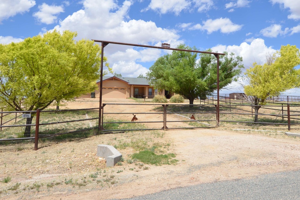 25950 N Vineyard Ln, Paulden, AZ 86334 - photo 1