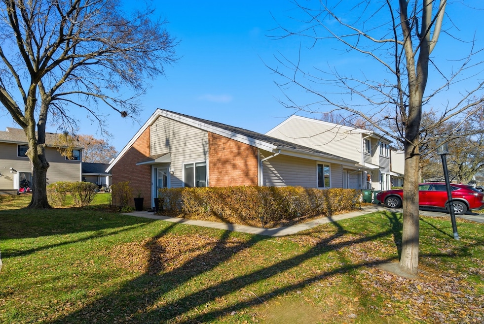 1288 E White Water Ln, Palatine, IL 60074 - photo 1