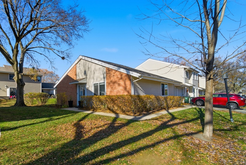 1288 N Whitewater Ln unit 112, Palatine, IL 60074 - photo 1