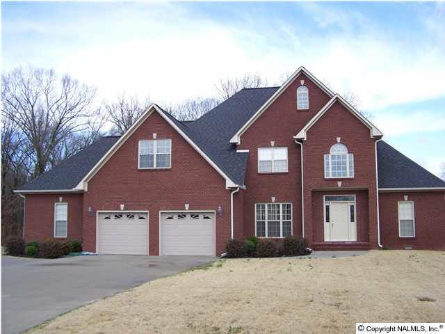 A BEAUTIFUL CUSTOM BUILT HOME WITH 4BRMS, 3.5BTHS, BONUS ROOM, LARGE GREAT ROOM, IMPRESSIVE KITCHEN AND MUCH MORE!
