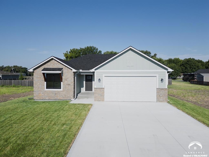106 Hickory St, Perry, KS 66073 - photo 1