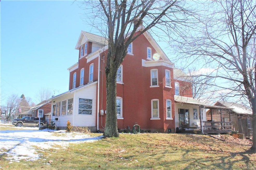 Welcome to 924 E Susquehanna! Wonderful character 