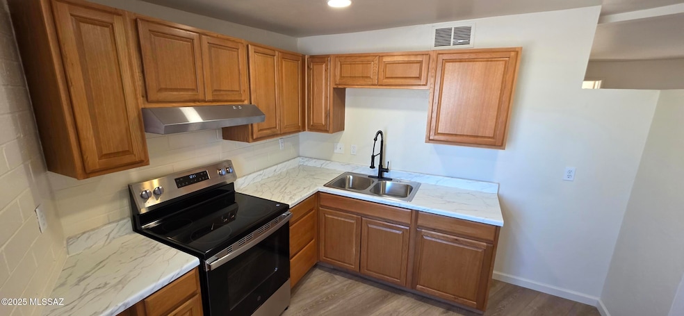 1507 W Roger Rd, Tucson, AZ 85705 - photo 1