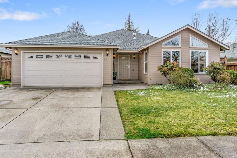 1435 Matthews Place, Medford, OR 97504 - photo 1