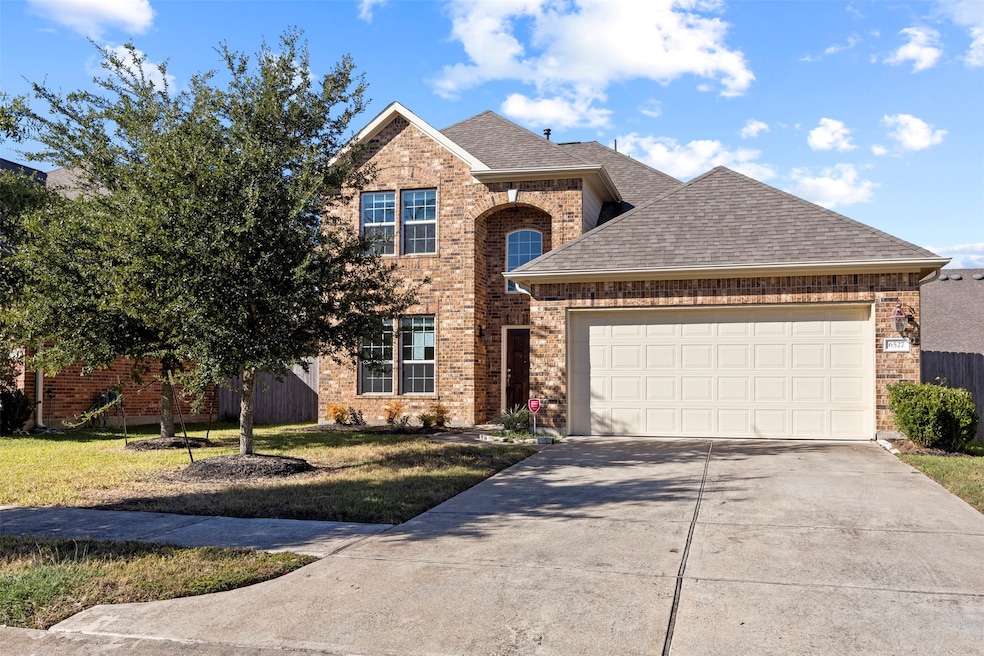 6527 Hunters Trace Ln, Baytown, TX 77521 - photo 1