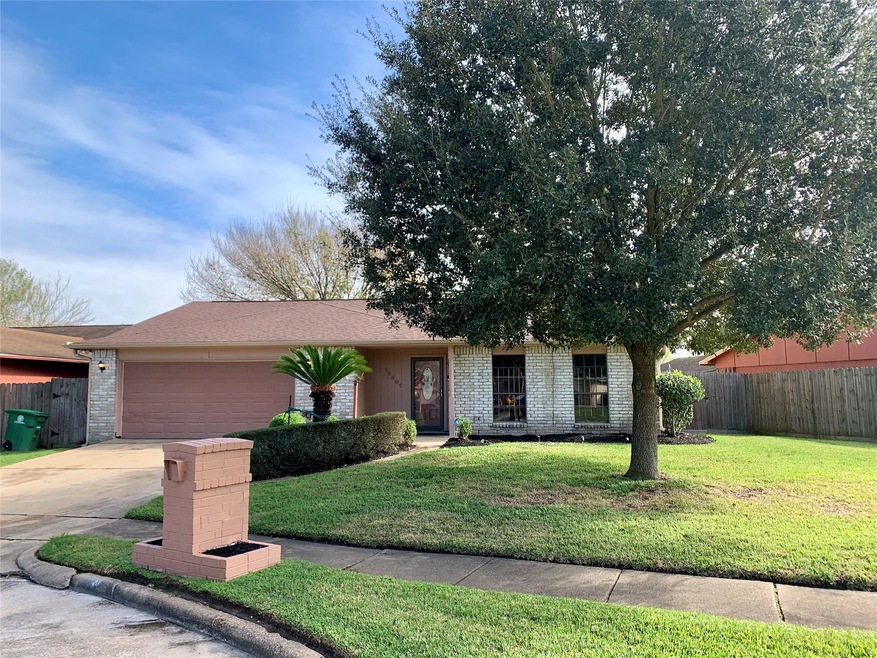 15807 Lenclaire Dr, Houston, TX 77053 - photo 1