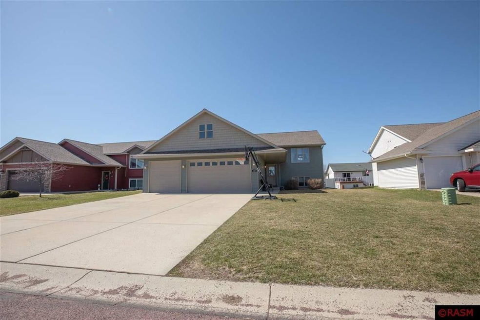 120 Timberwolf Ct, Mankato, MN 56001 - photo 1