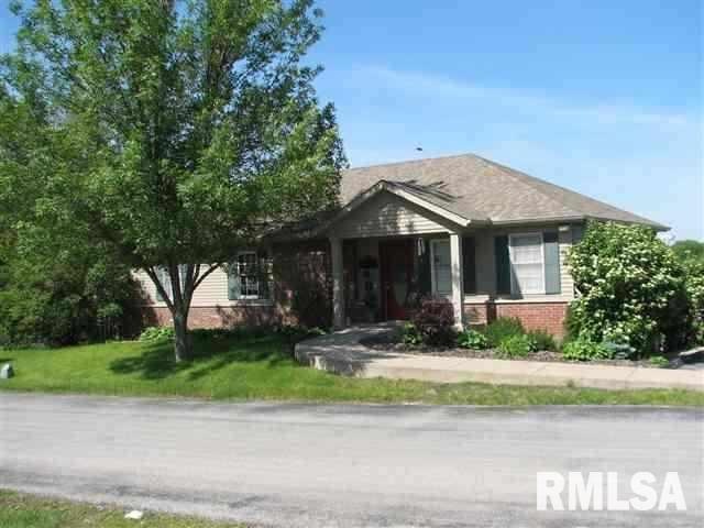 4425 Welcome Way unit A / B, Davenport, IA 52806 - photo 1