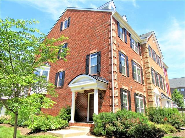 Welcome to this Pristine Tri-Level Townhouse situa