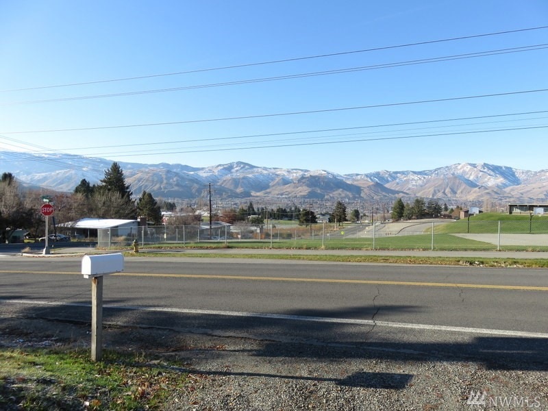 501 N James Ave, East Wenatchee, WA 98802 - photo 1