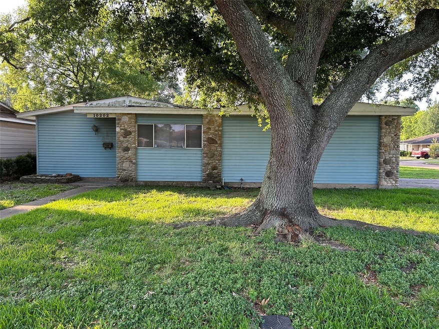 10202 Buena Park Dr, Houston, TX 77089 - photo 1