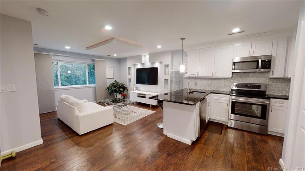 33 Foran Rd unit 14, Milford, CT 06460 - photo 1