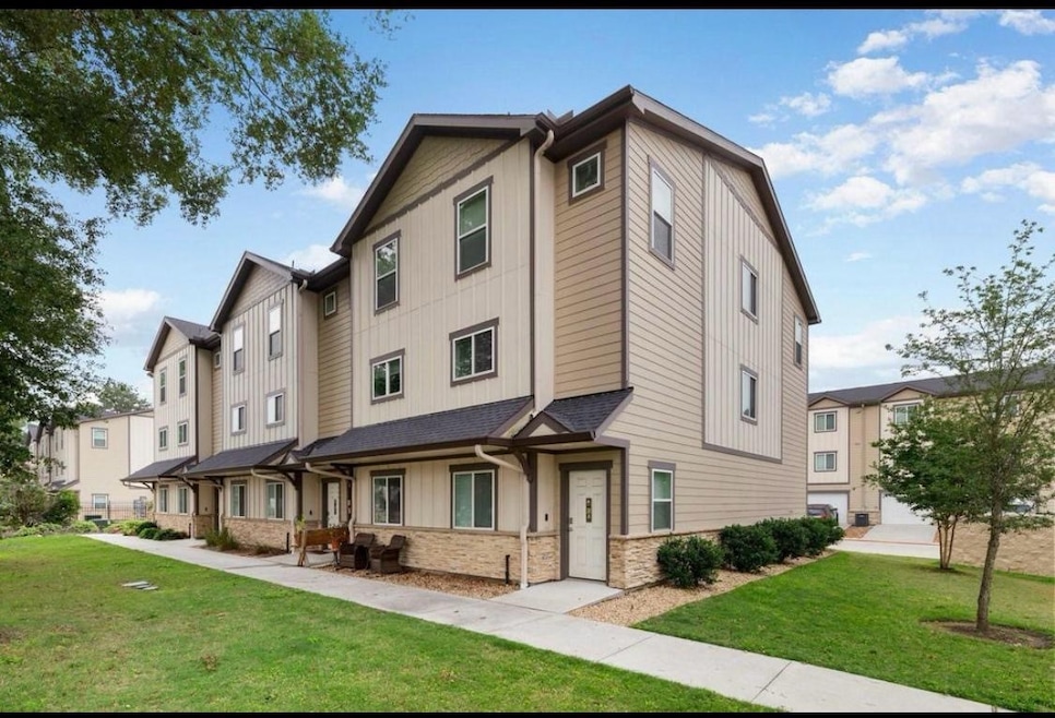 Take advantage of an income-producing duplex in St