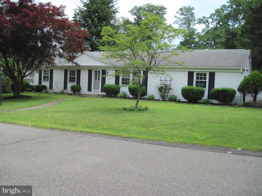 3 Edward St, Mountain Top, PA 18707 - photo 1