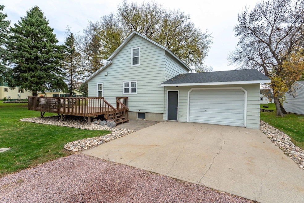 121 3rd Ave N, Casselton, ND 58012 - photo 1