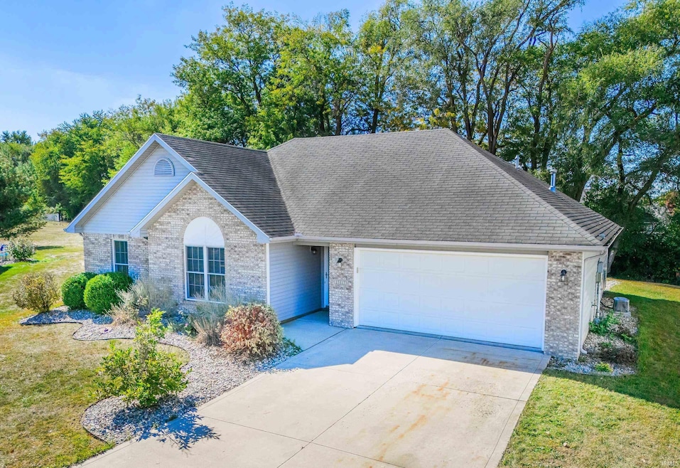 15817 Timberwillow Dr, Huntertown, IN 46748 - photo 1