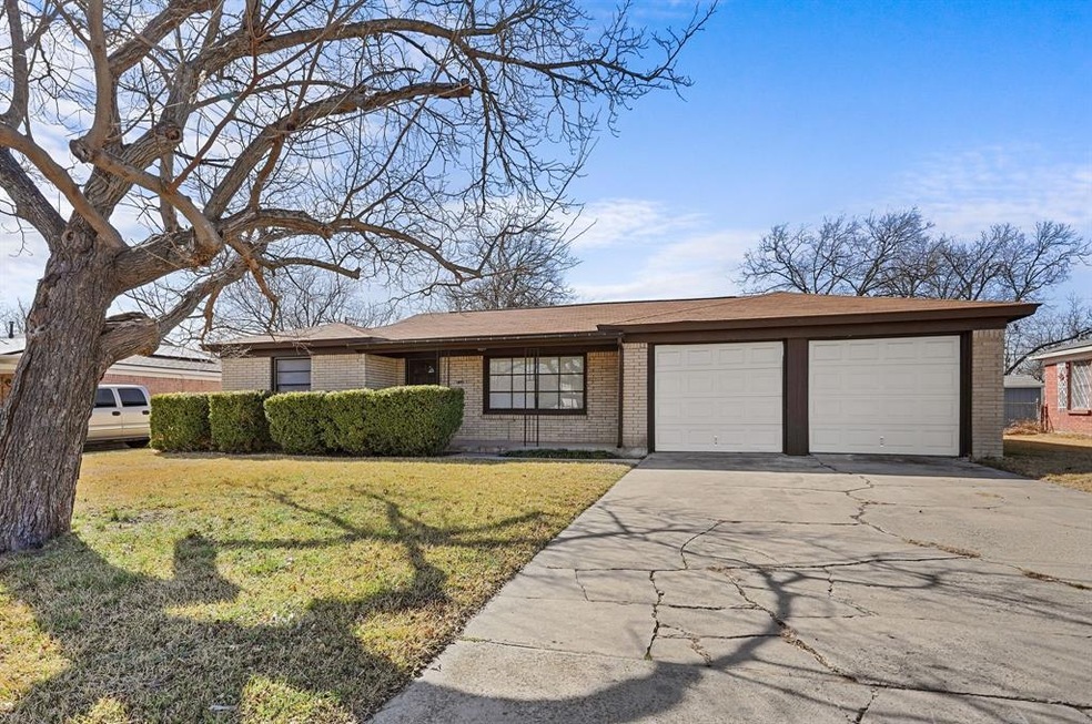 712 Sandell Dr, Fort Worth, TX 76108 - photo 1