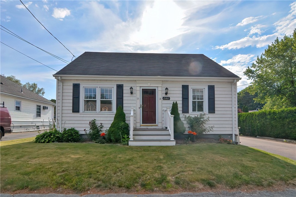 439 Metacom Ave, Bristol, RI 02809 - photo 1