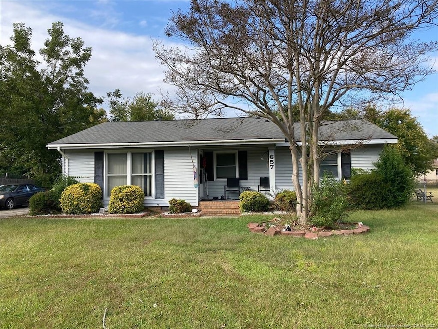 657 Stoneykirk Dr, Fayetteville, NC 28314 - photo 1