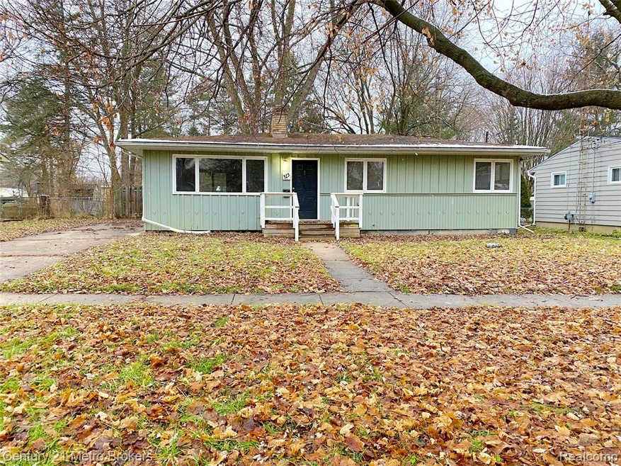 415 Crestview St, Flushing, MI 48433 - photo 1