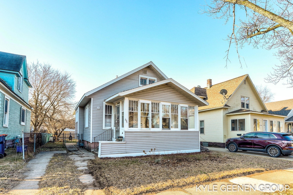 1-web-or-mls-296-w-17th-st