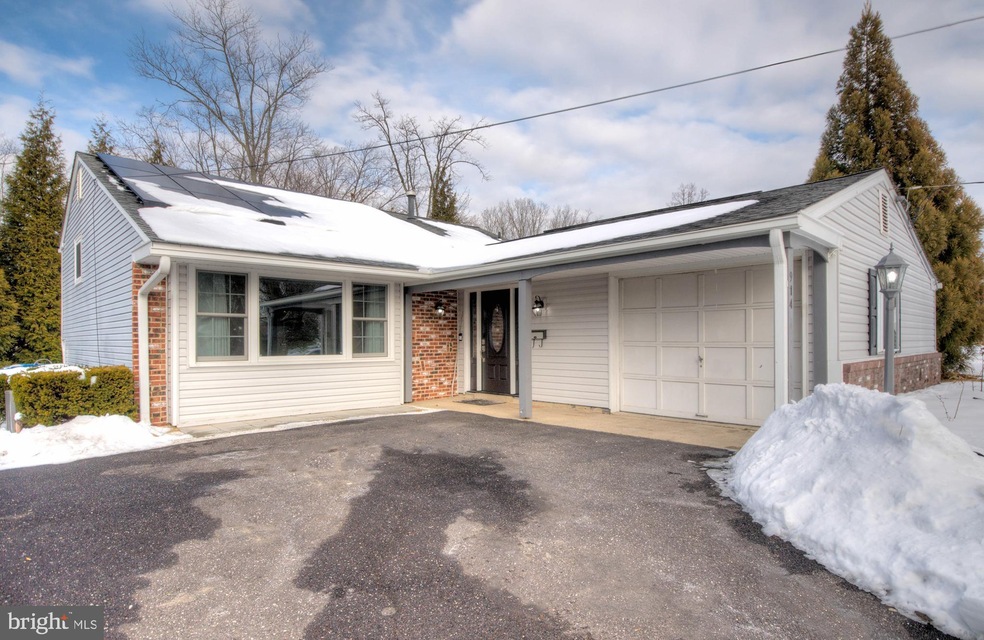 914 Forbes St, Blackwood, NJ 08012 - photo 1