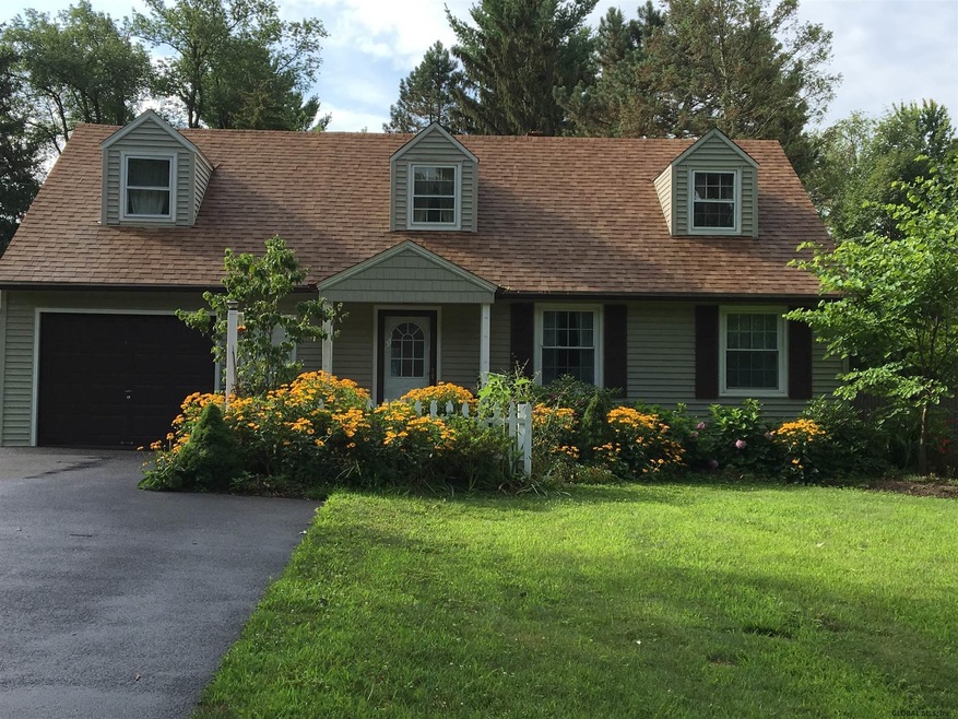 8 Rita Ln, Albany, NY 12211 - photo 1