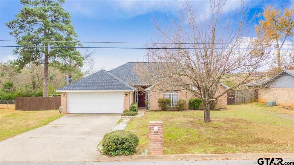 1510 1510 E Leach St, Kilgore, TX 75662 - photo 1