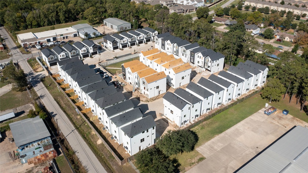 3718 Creekmont Dr, Houston, TX 77091 - photo 1