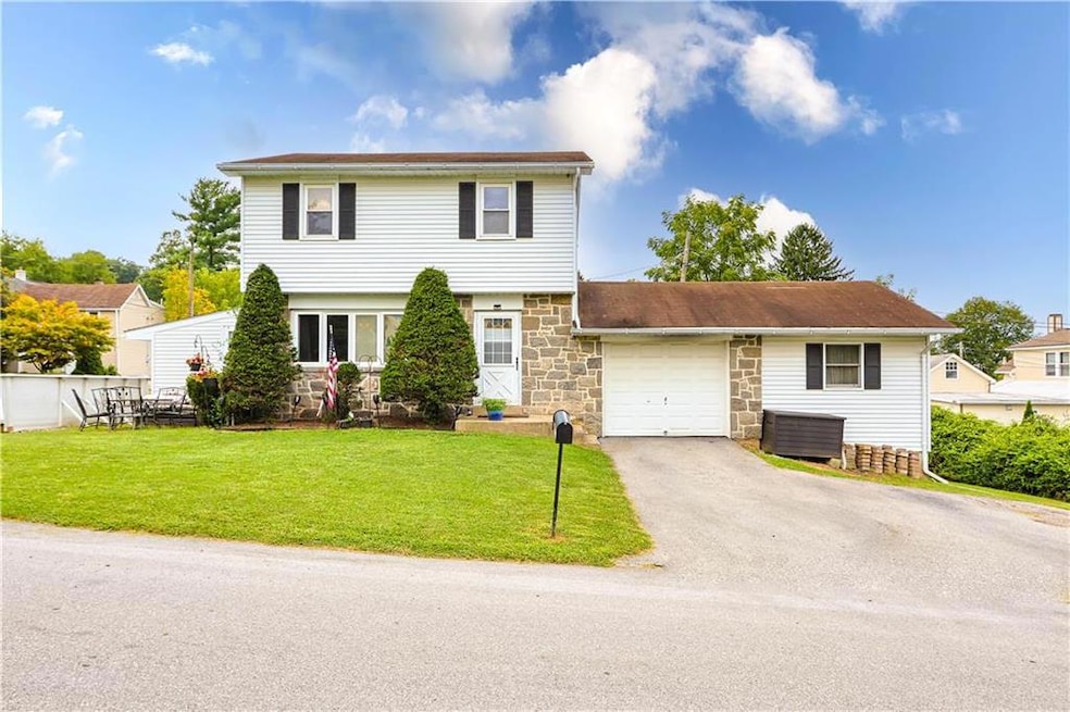 1618 Ehret Ln, Allentown, PA 18103 - photo 1