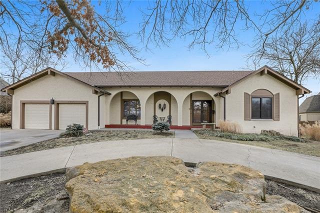 5206 Mansfield Ln, Shawnee, KS 66203 - photo 1