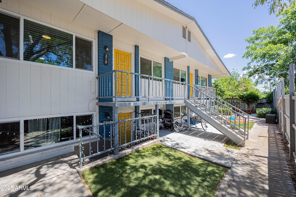 323 S Pioneer, Mesa, AZ 85204 - photo 1