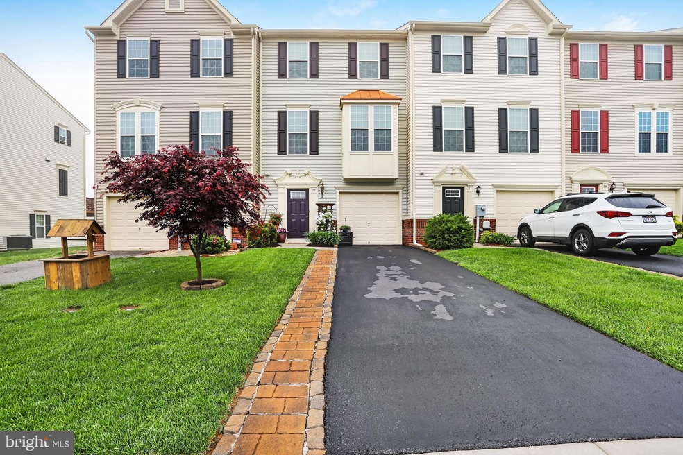 77 Creekside Ct, Falling Waters, WV 25419 - photo 1