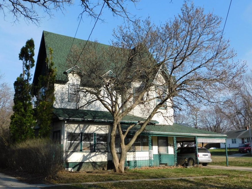 704 E 4th St N, Newton, IA 50208 - photo 1