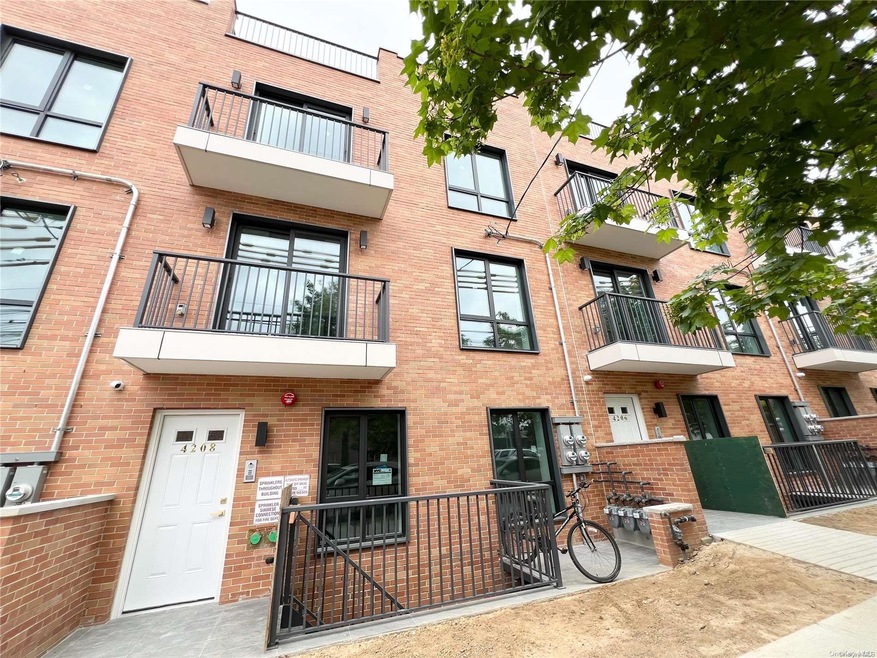 42-6 161st St, Flushing, NY 11358 - photo 1