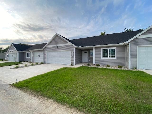 1067 Sunnyside Dr, Wayland, MI 49348 - photo 1