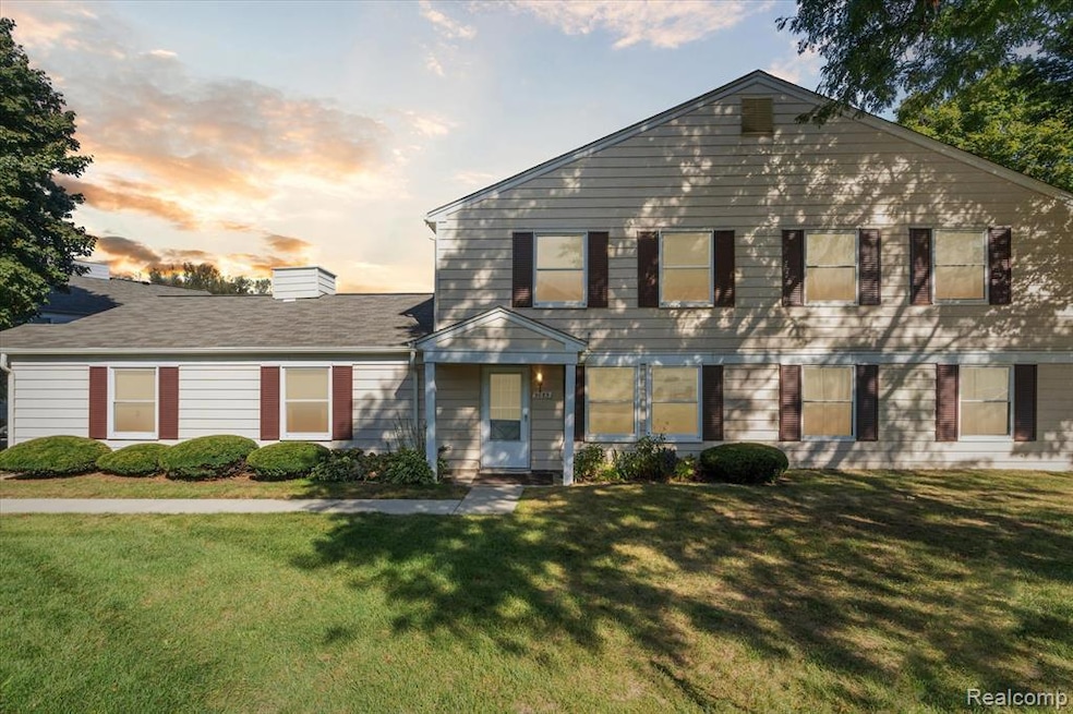 3085 Oakridge Ct, Lake Orion, MI 48360 - photo 1