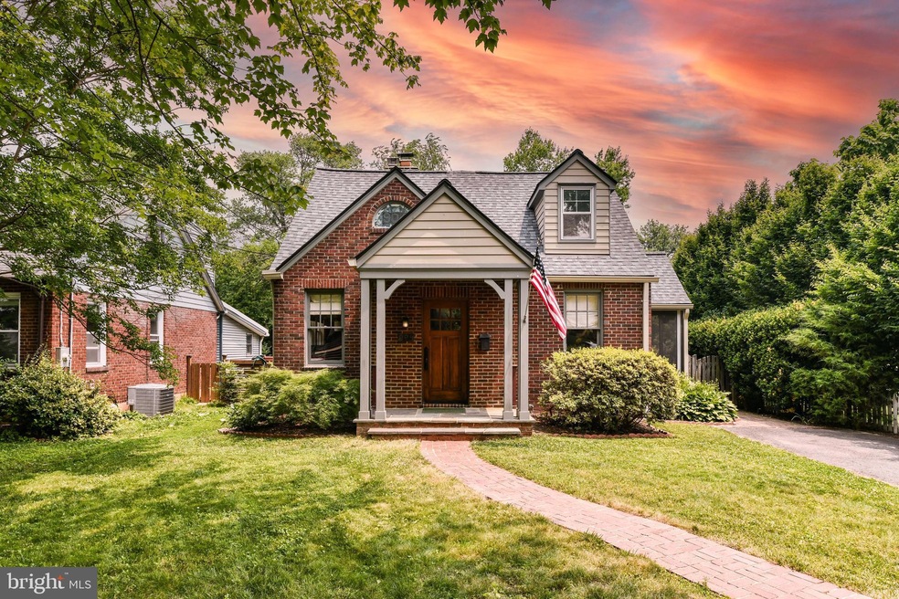 904 Park Ave, Falls Church, VA 22046 - photo 1