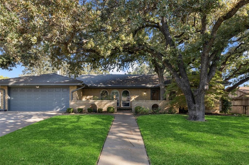 416 Hillview Dr, Hurst, TX 76054 - photo 1