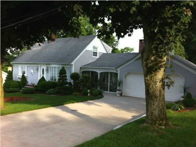 4 Brookwood Dr, Johnston, RI 02919 - photo 1