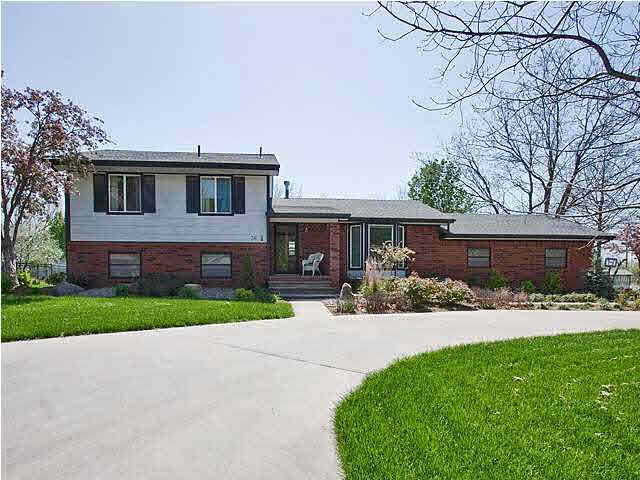 Lots of curb appeal with the beautiul landscaping 