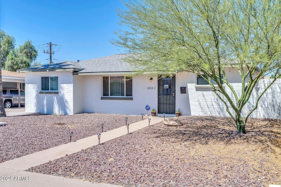 8842 N 28th Dr-1