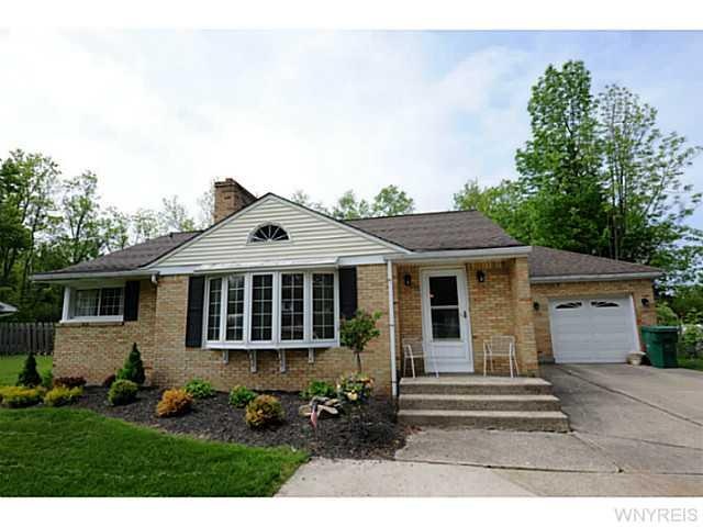 Exterior Front Welcome to 1655 Lakeview Rd