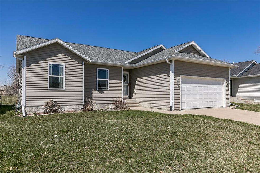 1804 Whispering Pines Ct SW, Cedar Rapids, IA 52404 - photo 1