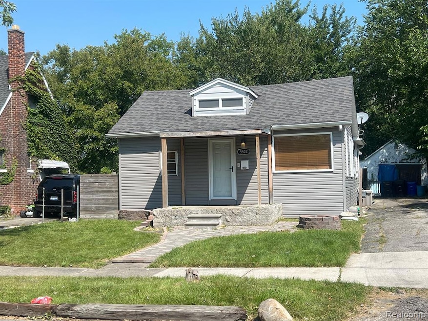 5522 Ashley St, Grosse Pointe, MI 48236 - photo 1