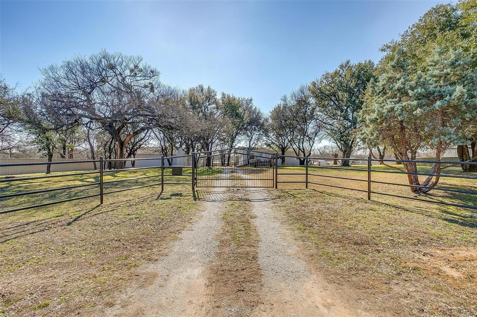 423 J e Woody Rd, Springtown, TX 76082 - photo 1